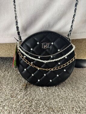 NWT Badgley Mischka Round Diamond Quilted Crossbody with Pearls – Black